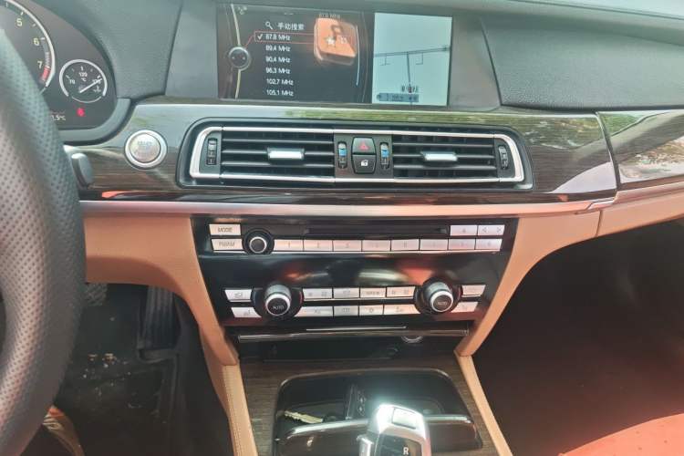 Used BMW 7 Series  Audio And AC Panel