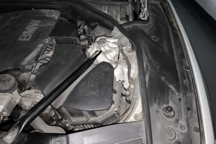 Used BMW 7 Series 2011 730Li Elegant Model Engine Bay Left