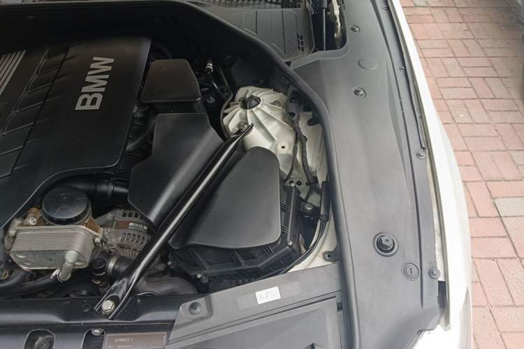 Used BMW 7 Series 2011 730Li Elegant Model Engine Bay Left