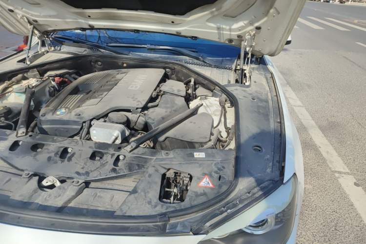 Used BMW 7 Series 2011 730Li Elegant Model Engine Bay Left