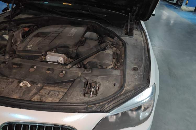 Used BMW 7 Series 2011 730Li Elegant Model Engine Bay Left