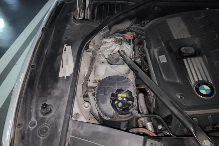 Used BMW 7 Series 2011 730Li Elegant Model Engine Bay Right