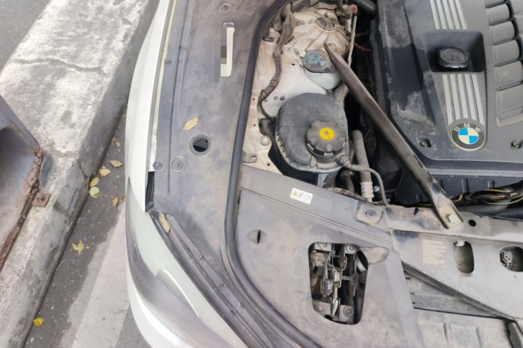 Used BMW 7 Series 2011 730Li Elegant Model Engine Bay Right