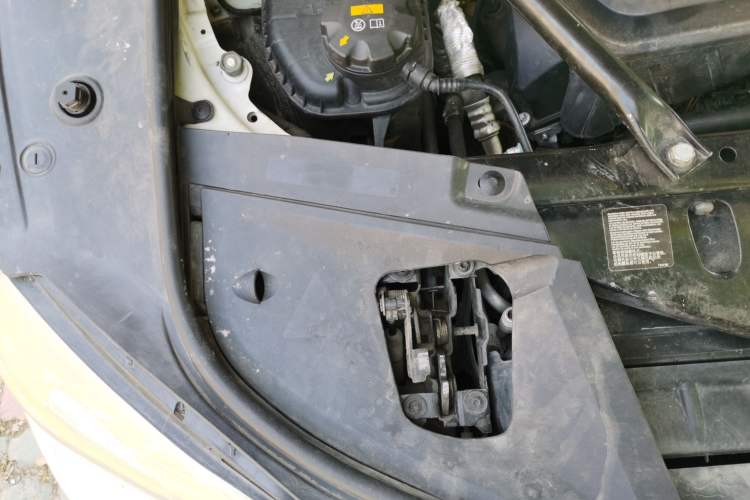 Used BMW 7 Series 2011 730Li Elegant Model Engine Bay Right