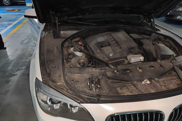Used BMW 7 Series 2011 730Li Elegant Model Engine Bay Right