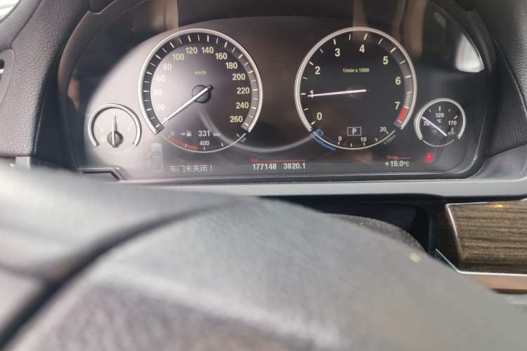 Used BMW 7 Series 2011 730Li Elegant Model Odometer Close Up