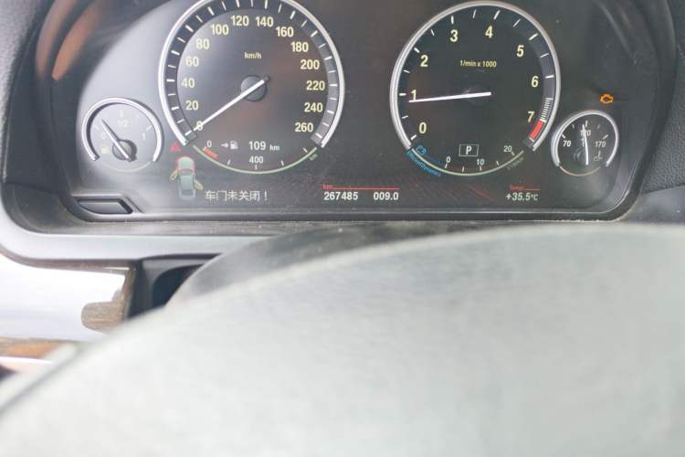 Used BMW 7 Series 2011 730Li Elegant Model Odometer Close Up
