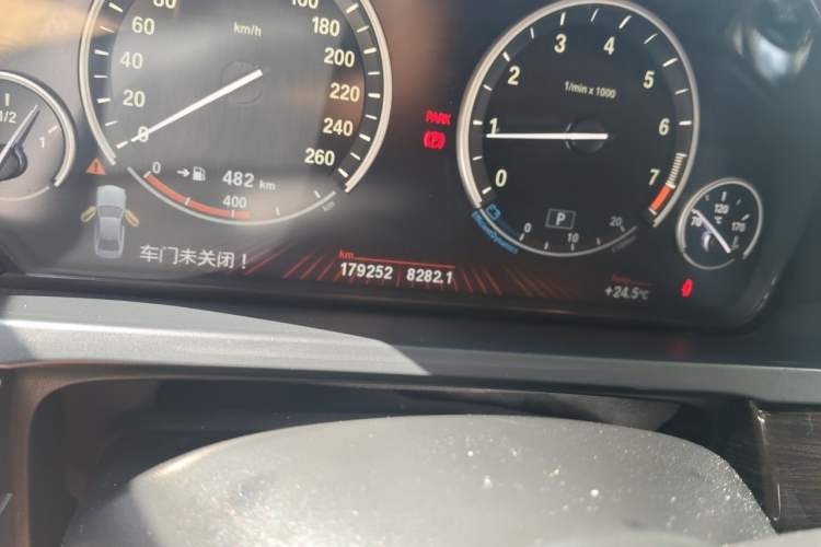 Used BMW 7 Series 2011 730Li Elegant Model Odometer Close Up