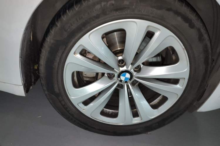 Used BMW 7 Series 2011 730Li Elegant Model Right Front Wheel Hub