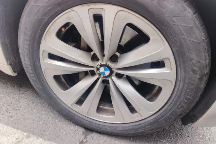 Used BMW 7 Series 2011 730Li Elegant Model Right Front Wheel Hub