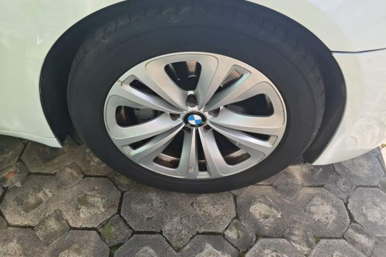 Used BMW 7 Series 2011 730Li Elegant Model Right Front Wheel Hub