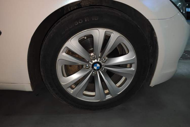 Used BMW 7 Series 2011 730Li Elegant Model Right Front Wheel Hub