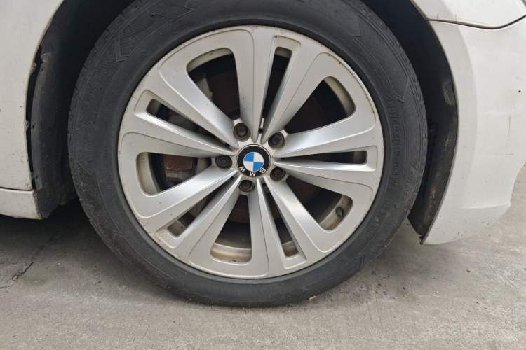 Used BMW 7 Series 2011 730Li Elegant Model Right Front Wheel Hub