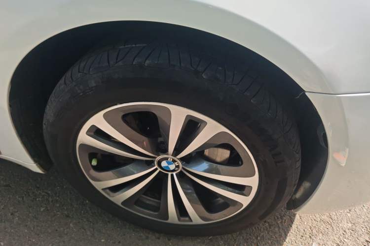 Used BMW 7 Series  Right Front Wheel Hub