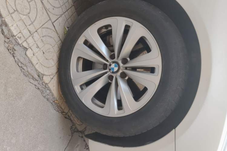 Used BMW 7 Series 2011 730Li Elegant Model Right Front Wheel Hub