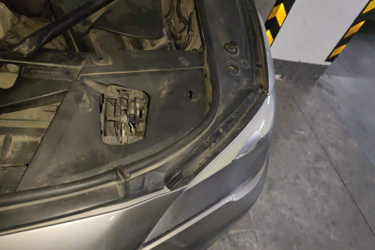 Used BMW 7 Series 2011 730Li Elegant Model Engine Bay Left