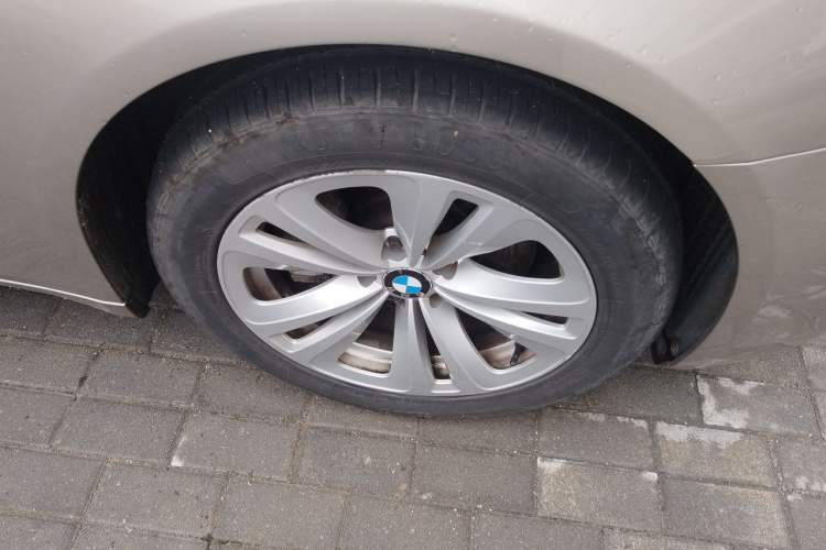 Used BMW 7 Series 2011 730Li Elegant Model Right Front Wheel Hub