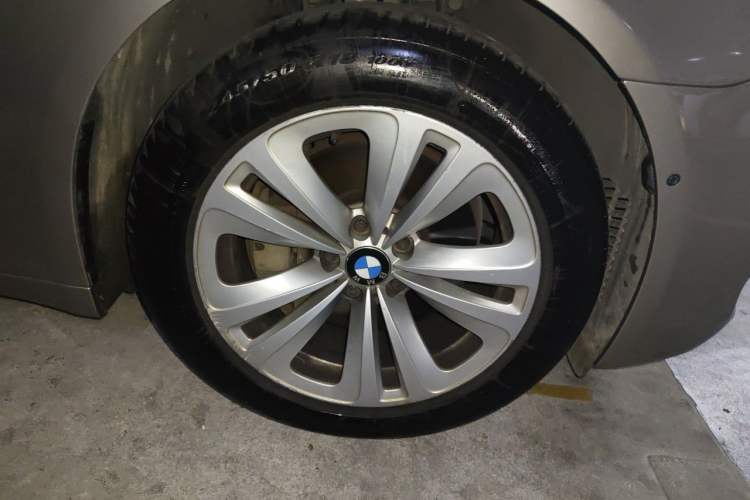 Used BMW 7 Series 2011 730Li Elegant Model Right Front Wheel Hub