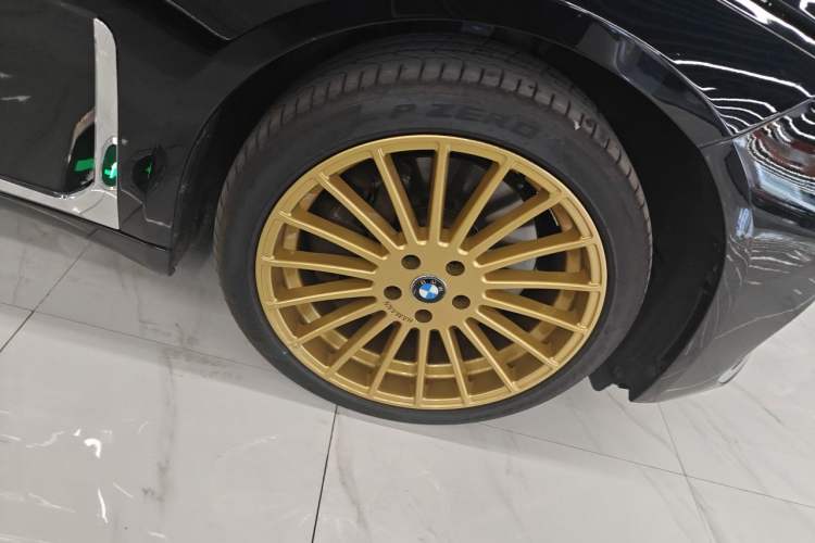 Used BMW 7 Series 2012 760Li 25th Anniversary Limited Edition Right Front Wheel Hub