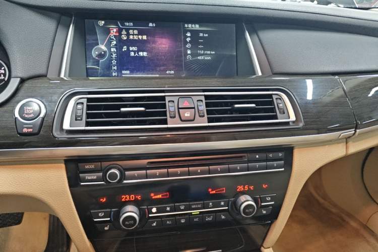 Used BMW 7 Series 2013 740Li Leading Model Audio And AC Panel