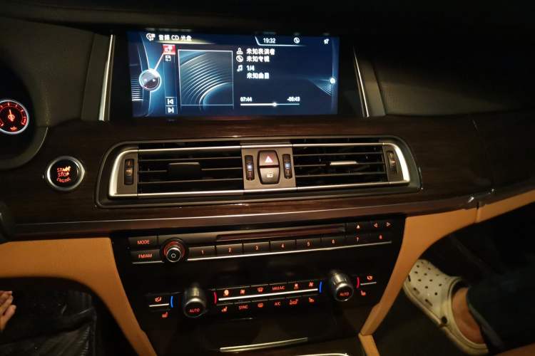 Used BMW 7 Series 2013 730Li Luxury Model Audio And AC Panel