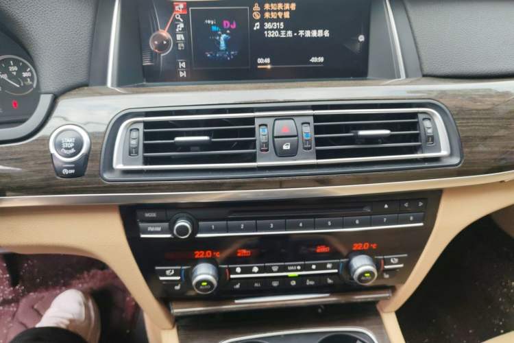 Used BMW 7 Series 2013 740Li Leading Model Audio And AC Panel