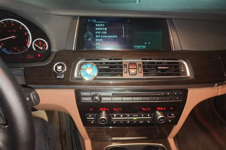 Used BMW 7 Series 2013 740Li Leading Model Audio And AC Panel