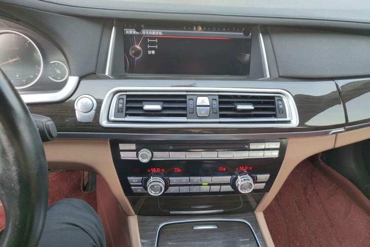 Used BMW 7 Series 2013 740Li Leading Model Audio And AC Panel