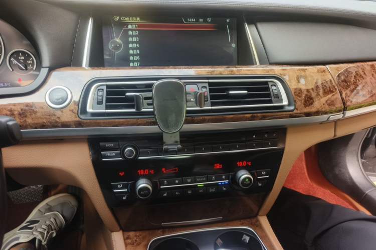 Used BMW 7 Series 2013 740Li Hybrid Edition Audio And AC Panel
