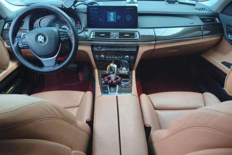 Used BMW 7 Series 2013 740Li Leading Model Center Console