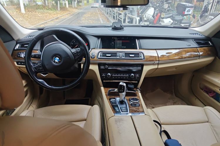 Used BMW 7 Series 2013 740Li Luxury Model Center Console