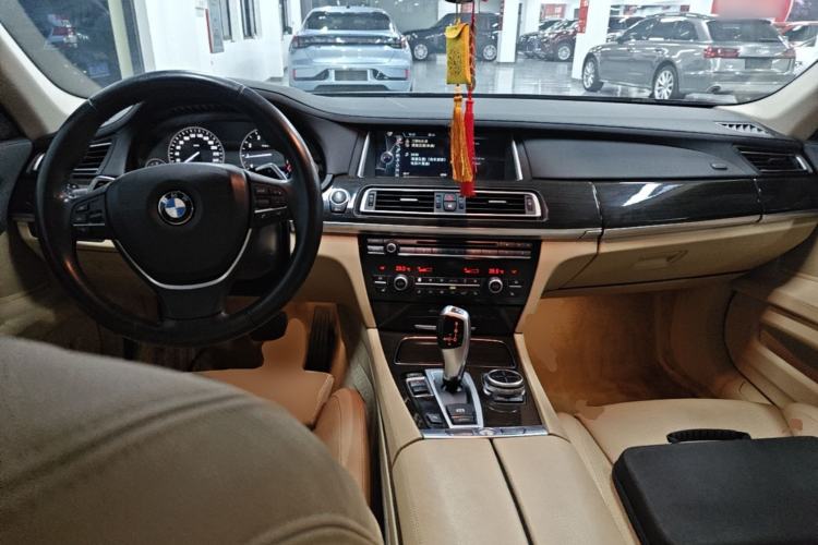 Used BMW 7 Series 2013 740Li Leading Model Center Console