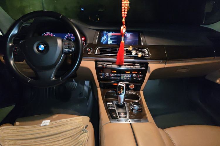 Used BMW 7 Series 2013 740Li Luxury Model Center Console