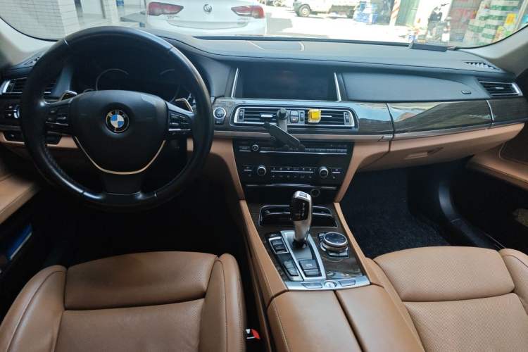 Used BMW 7 Series 2013 740Li Luxury Model Center Console