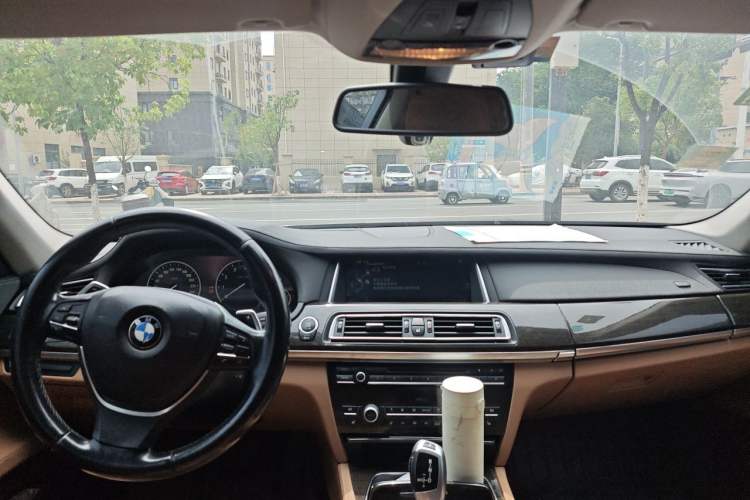 Used BMW 7 Series 2013 740Li Leading Model Center Console