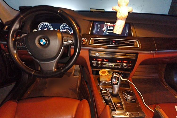 Used BMW 7 Series 2013 740Li Leading Model Center Console