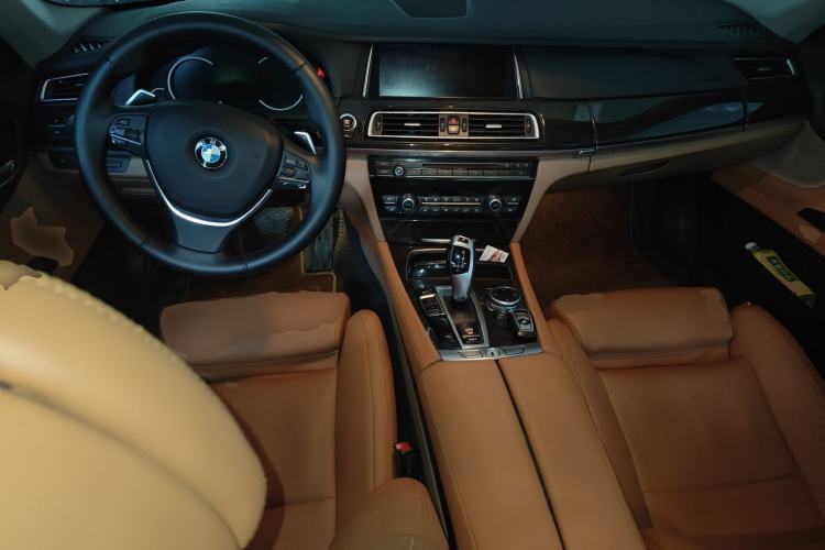 Used BMW 7 Series 2013 740Li Leading Model Center Console
