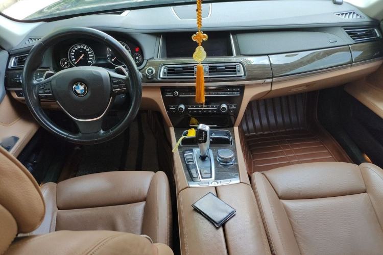 Used BMW 7 Series 2013 740Li Leading Model Center Console