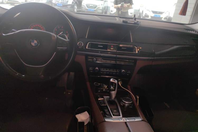 Used BMW 7 Series 2013 740Li Leading Model Center Console