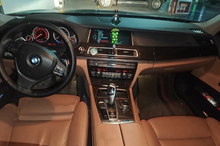 Used BMW 7 Series 2013 740Li Leading Model Center Console