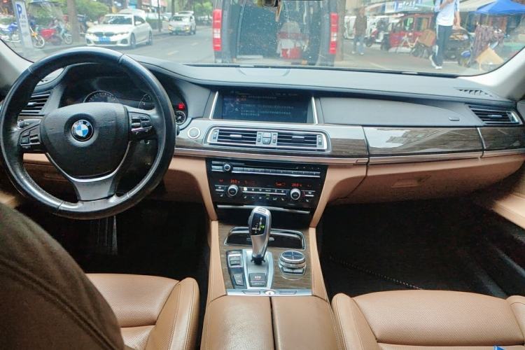 Used BMW 7 Series 2013 730Li Luxury Model Center Console