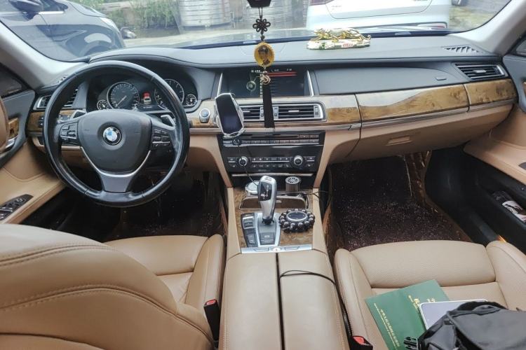 Used BMW 7 Series 2013 740Li Luxury Model Center Console