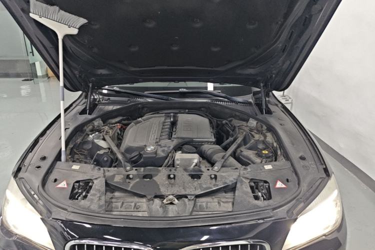Used BMW 7 Series 2013 740Li Leading Model Engine Bay
