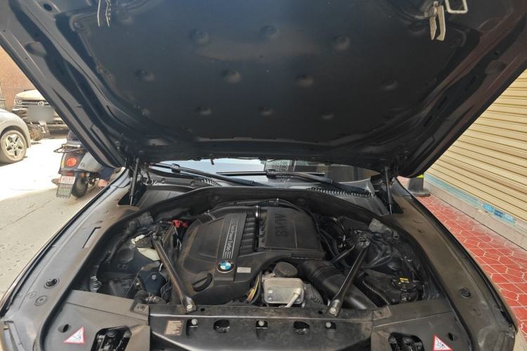 Used BMW 7 Series 2013 740Li Luxury Model Engine Bay