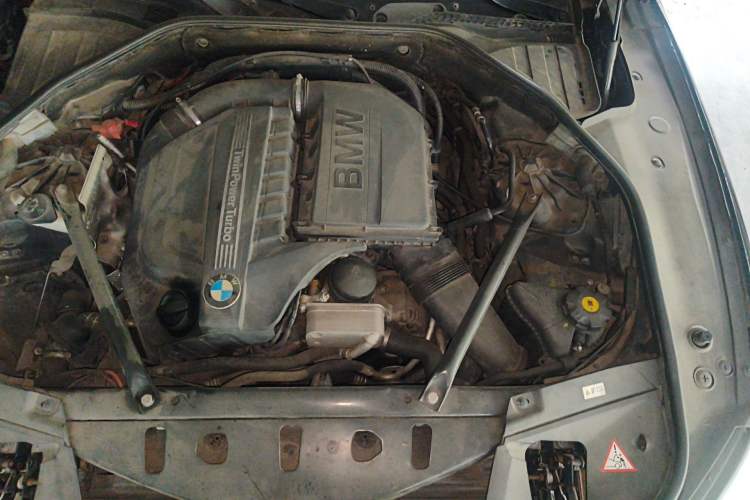 Used BMW 7 Series 2013 740Li Leading Model Engine Bay Left