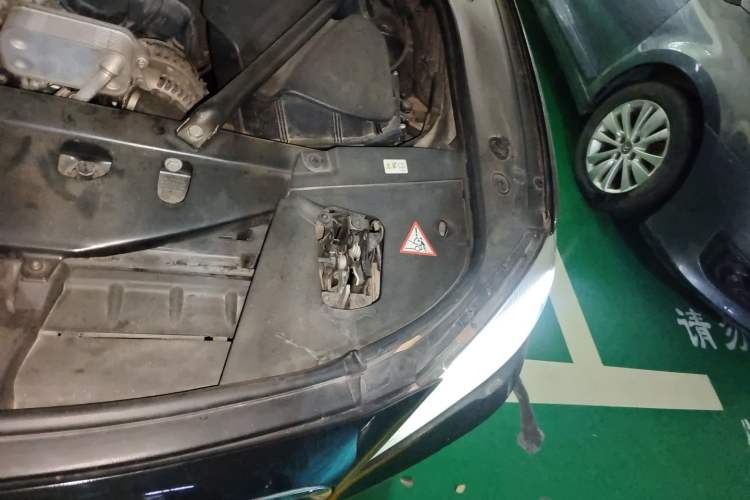 Used BMW 7 Series 2013 730Li Luxury Model Engine Bay Left