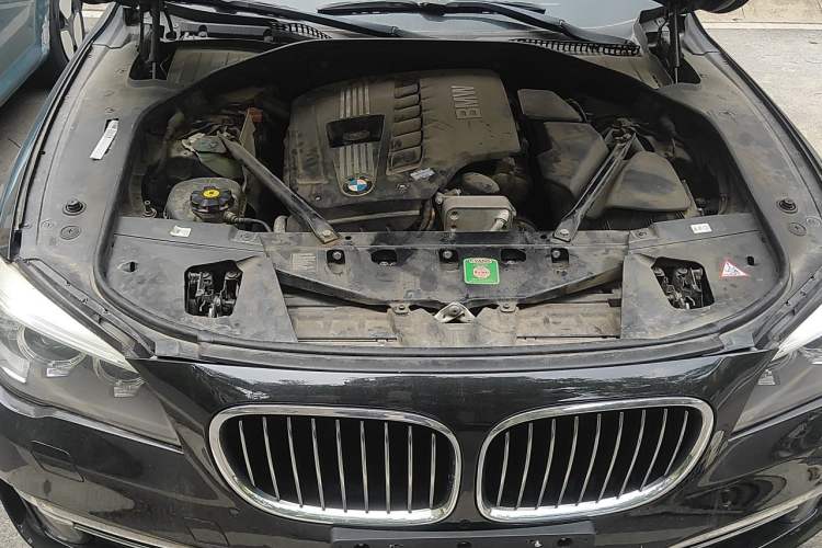 Used BMW 7 Series 2013 730Li Leading Model Engine Bay