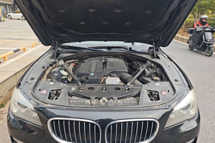 Used BMW 7 Series 2013 740Li Leading Model Engine Bay