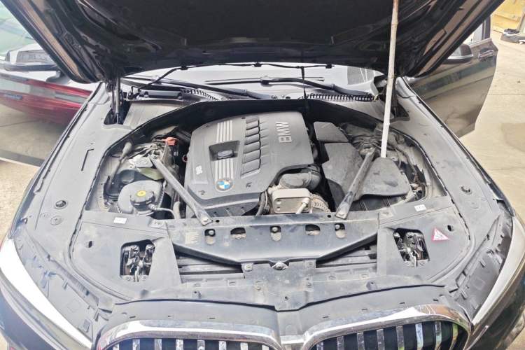 Used BMW 7 Series 2013 730Li Leading Model Engine Bay