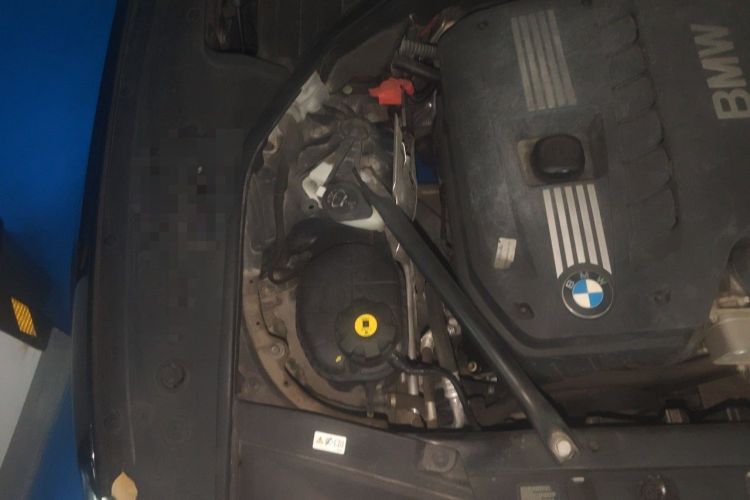 Used BMW 7 Series 2013 730Li Leading Model Engine Bay Right